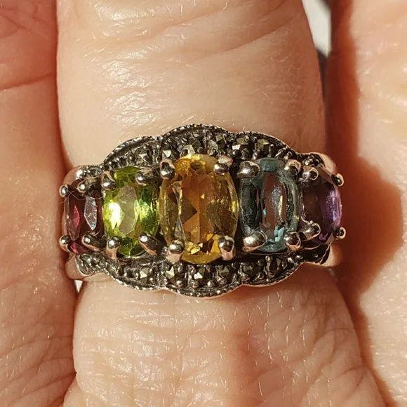 Oval Gemstone & Marcasite Ring - Picture 4 of 12